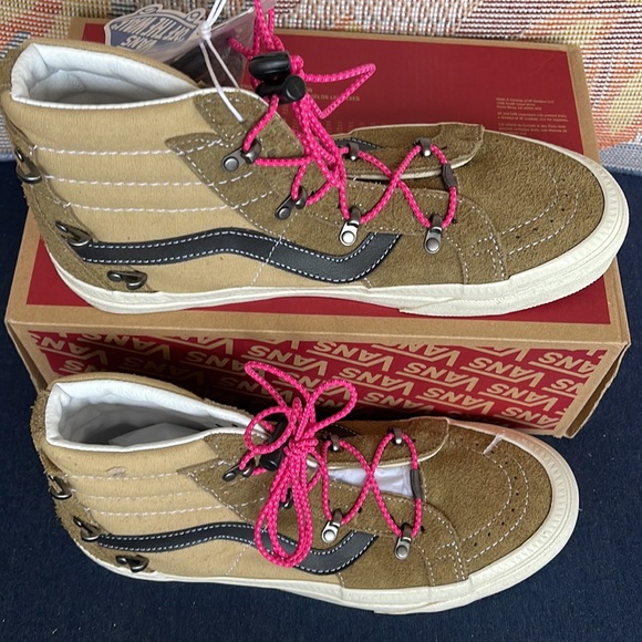 Vans WMNS Sk8-Hi Echo Dx
(Hairy Suede) Butternut/T
VNOA7Q50B75
Sneakers - Picture 3 of 16